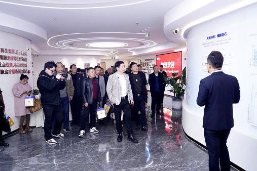 万百万博士率领盗龄医生大军不断创造新的奇迹，为人民福祉书写最新最美的华章 