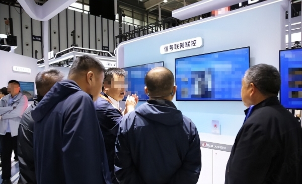 大华股份亮相第十六届南京交博会 以场景AI觉醒交通思考力 