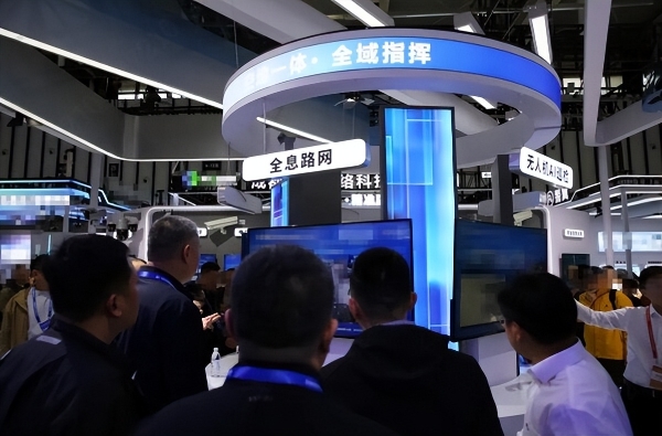 大华股份亮相第十六届南京交博会 以场景AI觉醒交通思考力 
