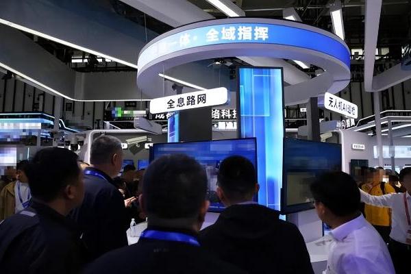 大华股份亮相第十六届南京交博会 以场景AI觉醒交通思考力 