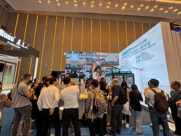 破记录：全能冠军咖啡机器人COFE+畅销65国，登顶全球 