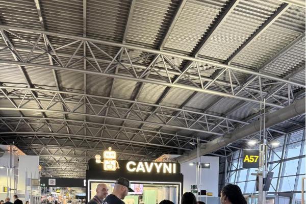 破记录：全能冠军咖啡机器人COFE+畅销65国，登顶全球 