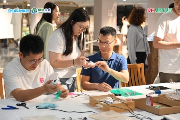 艺术邂逅环保：立白科技集团携手广美师生打造“绿色先锋环保艺术展” 
