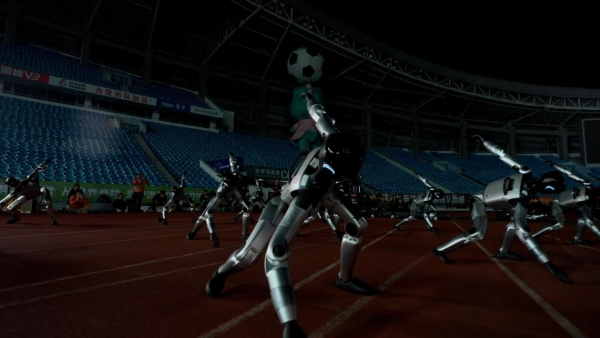 苏超开幕，魔法原子完成行业最大规模群控表演 