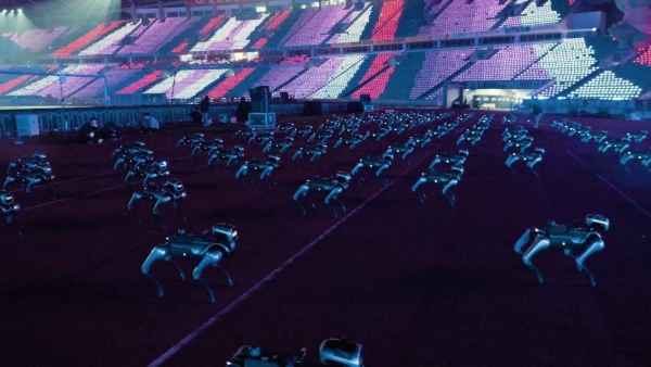 苏超开幕，魔法原子完成行业最大规模群控表演 