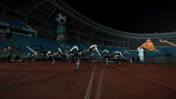 苏超开幕，魔法原子完成行业最大规模群控表演 