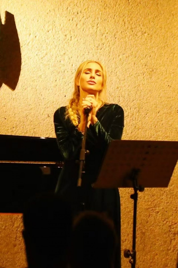 I-STARIS国际集团总裁吉古依卓女士鼎力支持意大利歌剧艺术家瓦伦蒂娜 