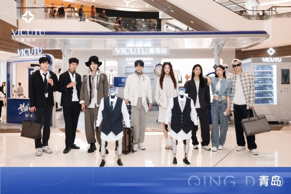 海风为幕，穿搭成诗｜VICUTU型游青岛，活力自在登场 