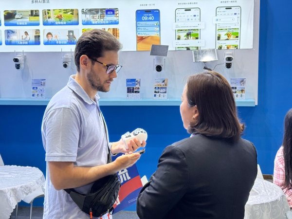 Yoosee爆款AI摄像头引爆IEAE展，硬件+服务分润模式成出海新引擎 