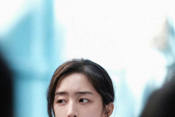 与其用AI替代演员，不如大胆启用新人 