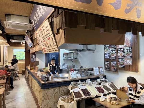 生烫牛肉米线赛道正当红，乔杉杉如何用900+家门店验证创业“优解”？ 