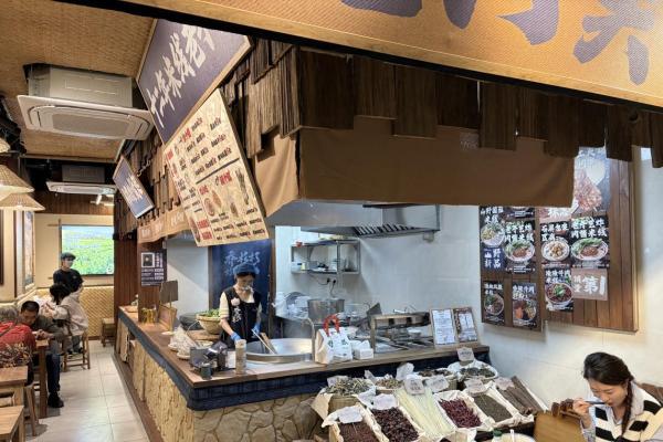 生烫牛肉米线赛道正当红，乔杉杉如何用900+家门店验证创业“优解”？ 