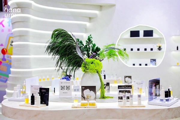 深耕以油养肤 花近荣获年度臻选品牌 