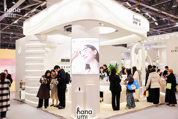 深耕以油养肤 花近荣获年度臻选品牌 