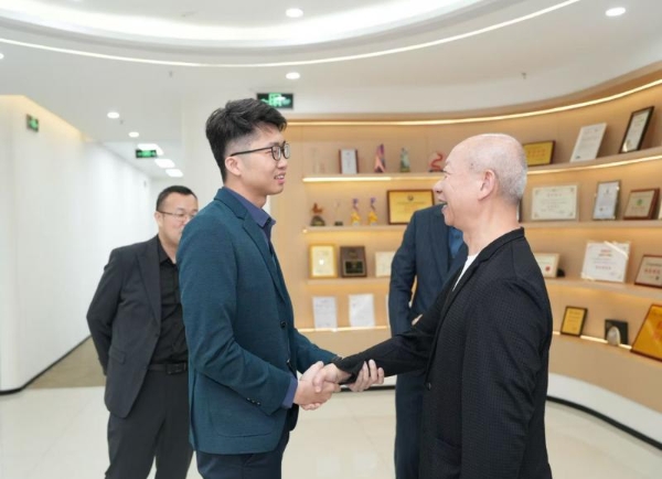 大湾区经贸协会赖国伟博士到访寰行盛世 共推跨境人才服务高质量发展 