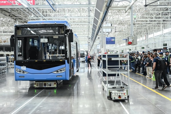 智行无界 通达全球！福田欧辉客车成为全球品牌日焦点 向世界展示中国智造魅力 