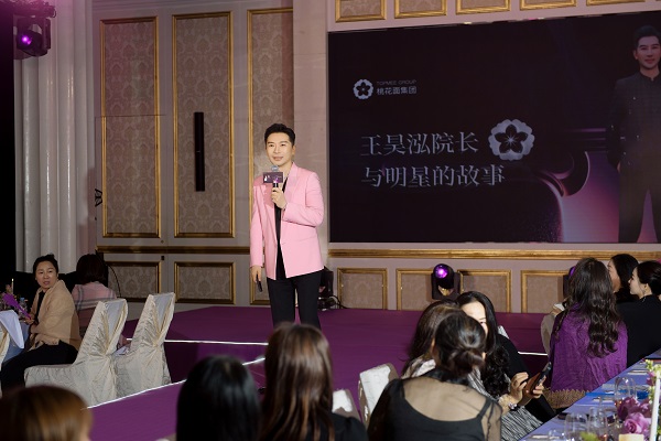 鎏光启序，美韵相逢  漫赏澳珠风华，共鉴美学新章  荟萃全球御龄精萃  聚首名流精英圈层  与时代翘楚同启一场尊崇「珍贵」之旅  共铸星光璀璨的荣耀新程