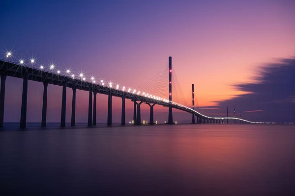 鎏光启序，美韵相逢  漫赏澳珠风华，共鉴美学新章  荟萃全球御龄精萃  聚首名流精英圈层  与时代翘楚同启一场尊崇「珍贵」之旅  共铸星光璀璨的荣耀新程