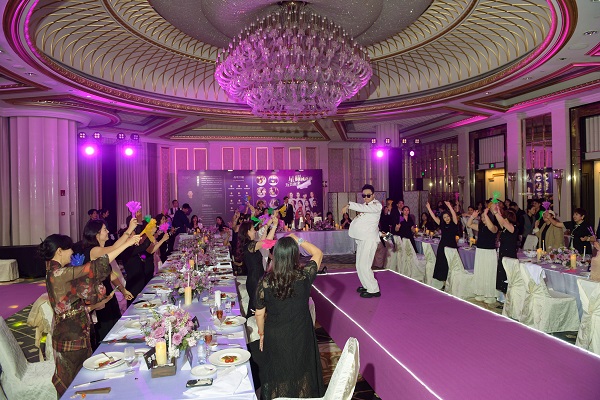 鎏光启序，美韵相逢  漫赏澳珠风华，共鉴美学新章  荟萃全球御龄精萃  聚首名流精英圈层  与时代翘楚同启一场尊崇「珍贵」之旅  共铸星光璀璨的荣耀新程