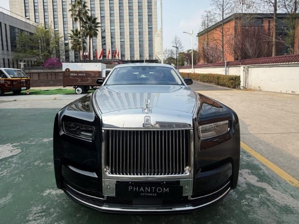 陈光标赠冠军张雪 1300 万劳斯莱斯！视频 5 小时破亿，数百家媒体聚焦致敬奋斗者 