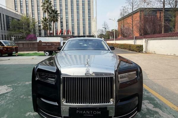 陈光标赠冠军张雪 1300 万劳斯莱斯！视频 5 小时破亿，数百家媒体聚焦致敬奋斗者 