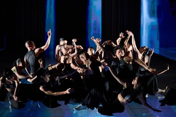 阿迪达斯全球创新发布会：「CLIMACOOL 未来美术馆」亮相上海 