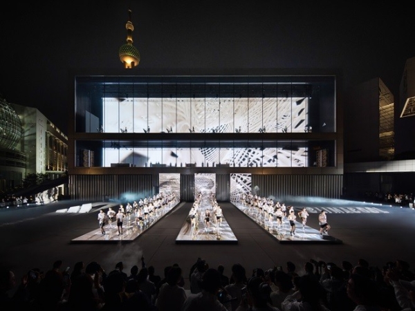 阿迪达斯全球创新发布会：「CLIMACOOL 未来美术馆」亮相上海 