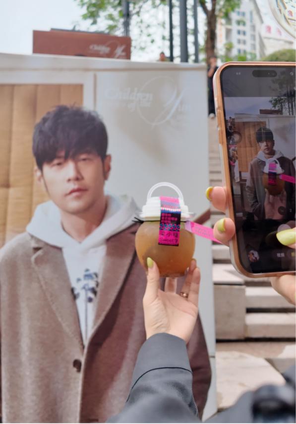 从街头酸嘢到餐饮品牌TOP300：梁小糖四月连夺三奖背后的“寻饮广西”答卷 