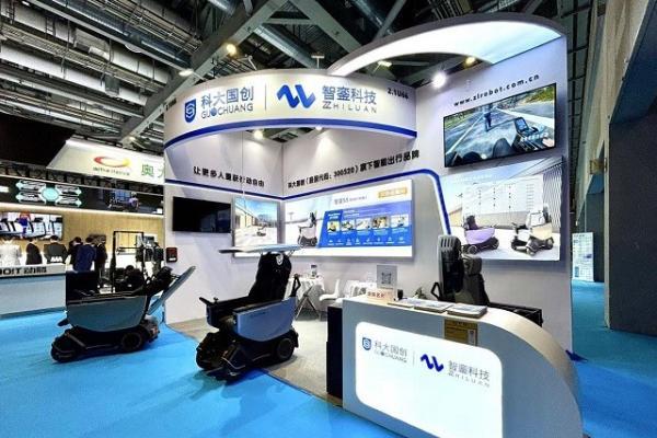科大国创智能助行机器人亮相CMEF中国国际医疗器械展 
