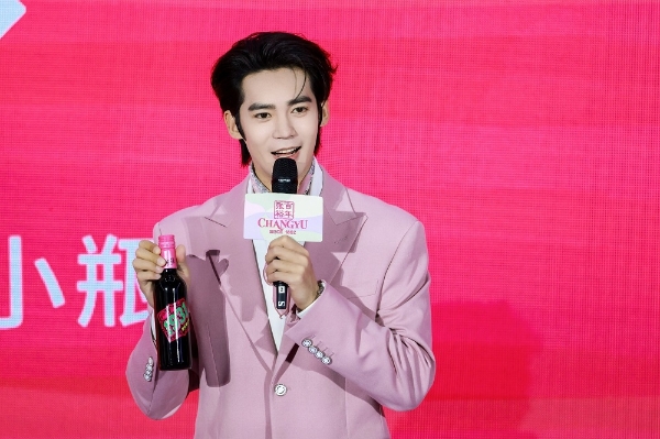 内娱真性情的人，遇上百年老钱真性情品牌 