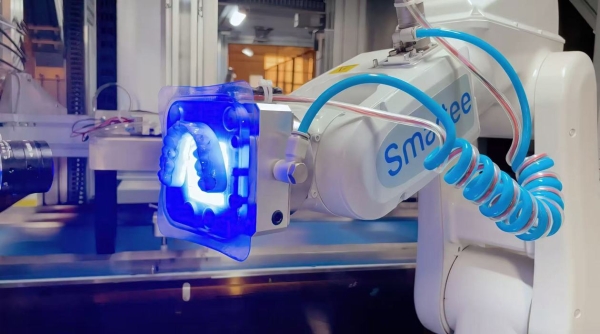 重构全球“微笑产业链”——隐形牙套里的“中国方案” 