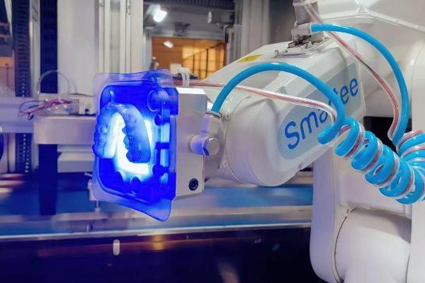 重构全球“微笑产业链”——隐形牙套里的“中国方案” 