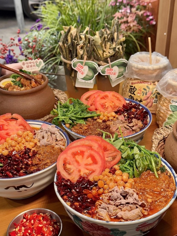 实至名归！乔杉杉生烫牛肉米线上榜2026中国连锁餐饮品牌TOP300 