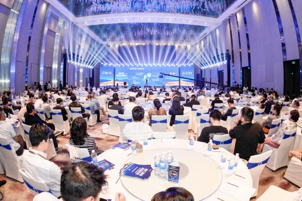 值智汇深圳 纺创未来｜“衣等舱E-Cabin” AI试衣智能体亮相首届（深圳）纺织服装科技创新大会 开启纺织服装产业智能化新变革 