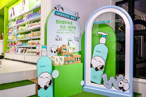 屈臣氏复古主题快闪店落地榕城 打造烟台山潮流消费新地标 