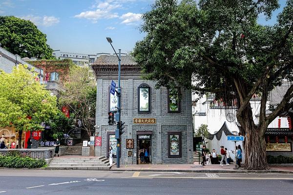 屈臣氏复古主题快闪店落地榕城 打造烟台山潮流消费新地标 