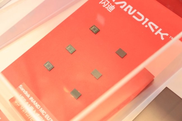 当算力狂奔，存储如何成为智能时代的关键设施 