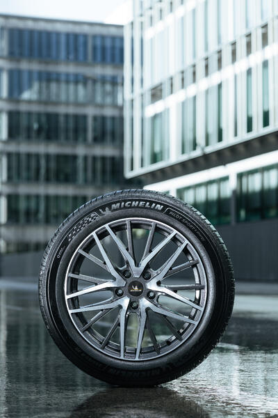 米其林浩悦5E与竞驰5E全新上市， 以技术创新定义绿色出行范式 