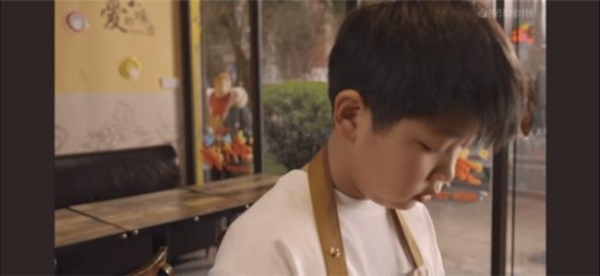 他拍下孤独症孩子的故事，带2108万人看到了“星星”