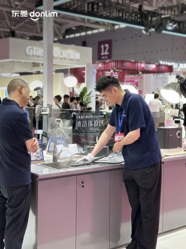 东菱高压植物奶机升级亮相深圳礼品展，高压乳化科技引爆现场试饮热潮