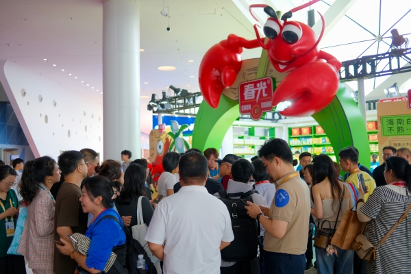 融合文化与科技体验，春光食品以全新姿态亮相消博会 