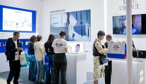 展会落幕，公益不止｜usmile笑容加西部口腔展收官，以科技与公益助力口腔健康事业发展 