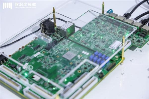 国产ZCU芯片历史性突破：欧冶半导体工布565首发，打造智能汽车“区域智能中枢” 