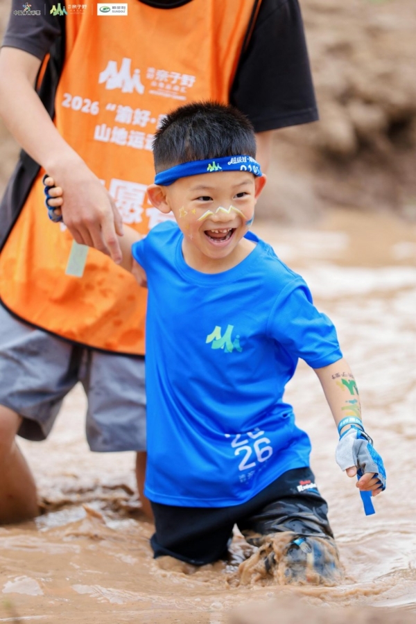 2000+亲子同场“硬核闯关”：这场山地障碍赛，把孩子的“极限”打出来了 