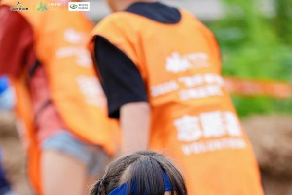 2000+亲子同场“硬核闯关”：这场山地障碍赛，把孩子的“极限”打出来了 