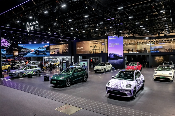 长城欧拉5混动版/燃油版北京车展上市，建议零售价7.98万起/限时换新价6.98万元起 