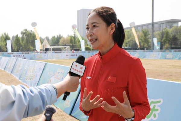 翻越障碍、一起勇敢：北京市第一届亲子运动会打造体教融合新载体 