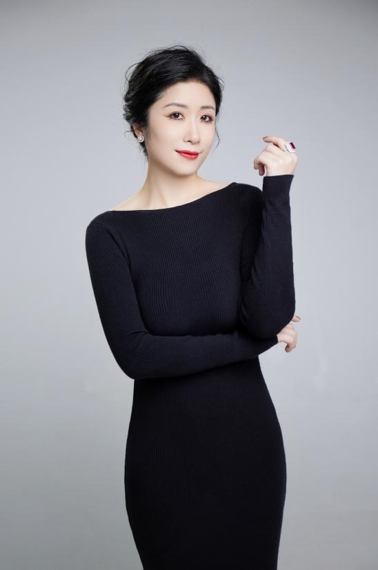 当女性不再等待“许可”：张德芬×陈芳谊深度对谈，解锁自我成长新范式 