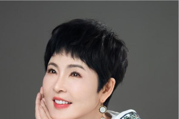 当女性不再等待“许可”：张德芬×陈芳谊深度对谈，解锁自我成长新范式 