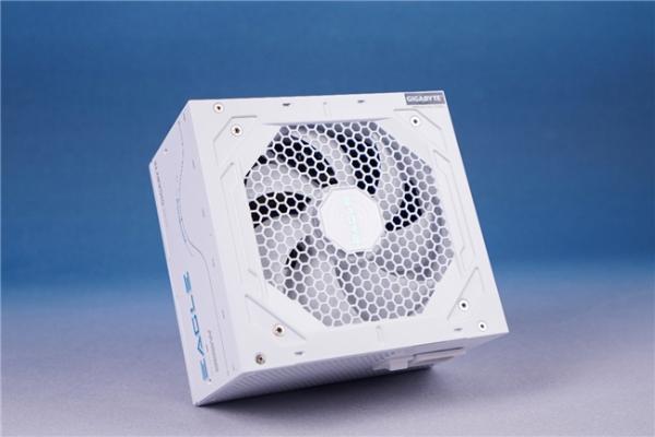 黑白双鹰，白金降临：技嘉猎鹰 / 冰猎鹰白金电源 4 月 27 日开售 